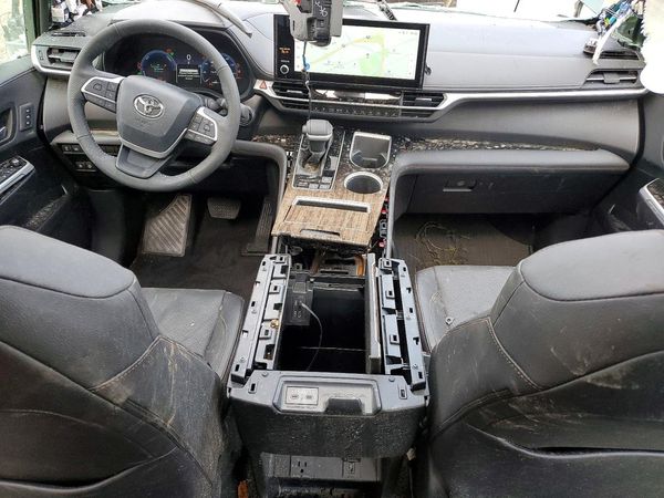 2026 TOYOTA SIENNA Limited — CKPT