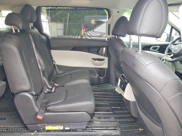 2024 KIA CARNIVAL EX