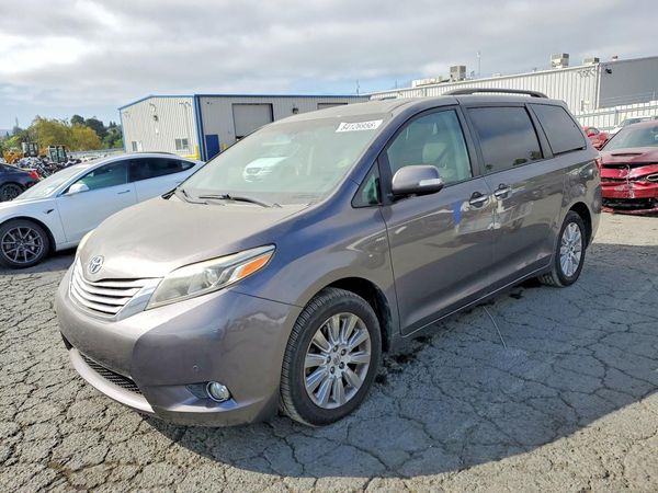 2016 TOYOTA SIENNA