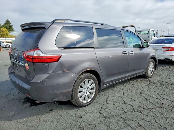 2016 TOYOTA SIENNA