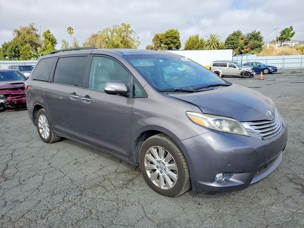 2016 TOYOTA SIENNA