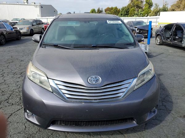 2016 TOYOTA SIENNA
