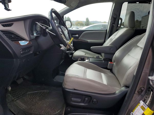 2016 TOYOTA SIENNA
