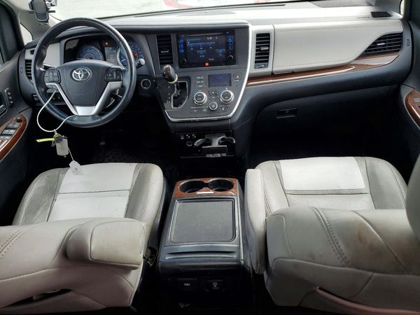 2016 TOYOTA SIENNA