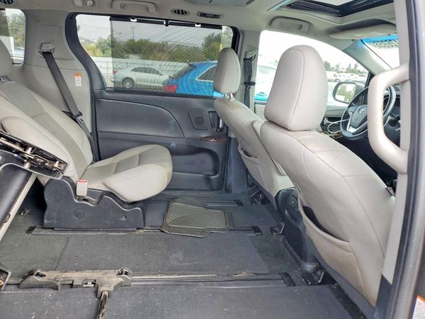 2016 TOYOTA SIENNA