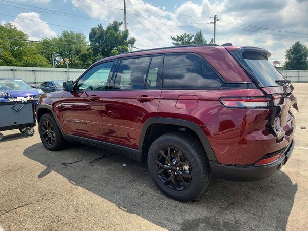 2025 JEEP CHEROKEE Laredo, Altitude