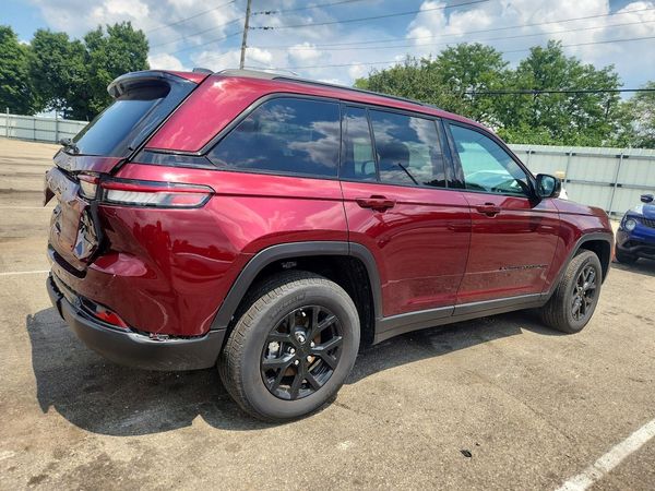 2025 JEEP CHEROKEE Laredo, Altitude