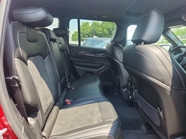 2025 JEEP CHEROKEE Laredo, Altitude