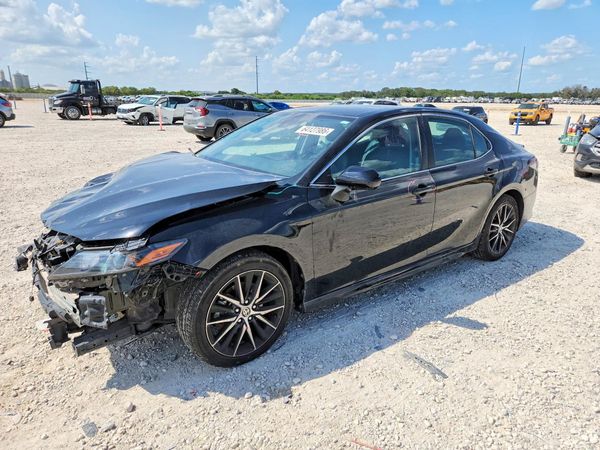 2021 TOYOTA CAMRY SE — Front 3/4