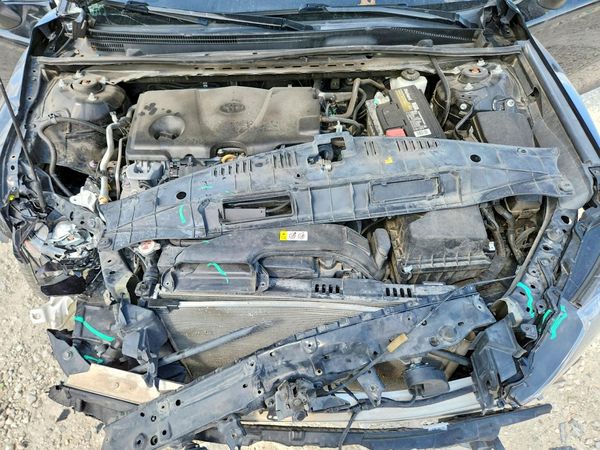 2021 TOYOTA CAMRY SE — Engine bay