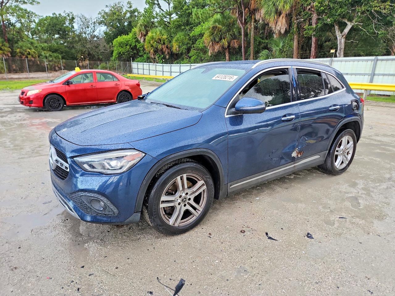 2021 MERCEDES-BENZ GLA-CLASS GLA250 — Front 3/4