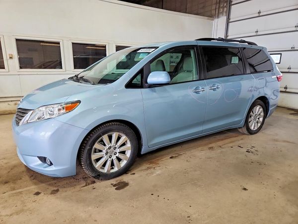 2015 TOYOTA SIENNA