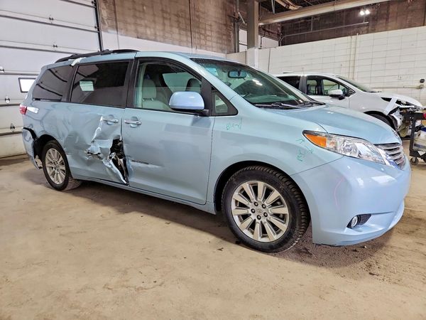2015 TOYOTA SIENNA