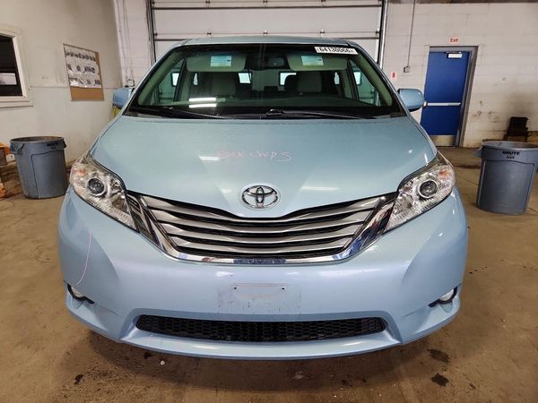 2015 TOYOTA SIENNA