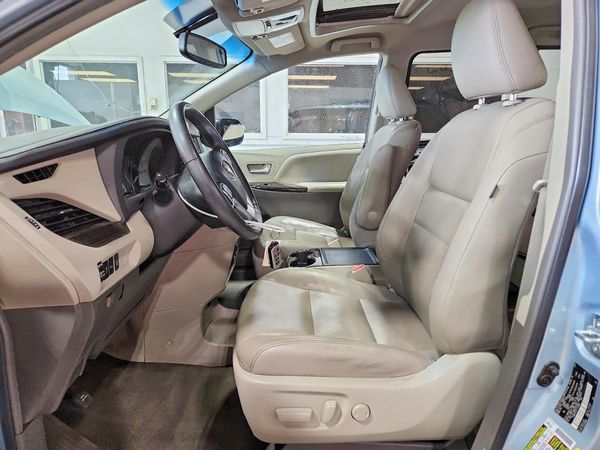 2015 TOYOTA SIENNA