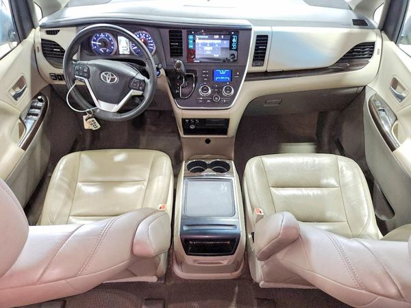 2015 TOYOTA SIENNA
