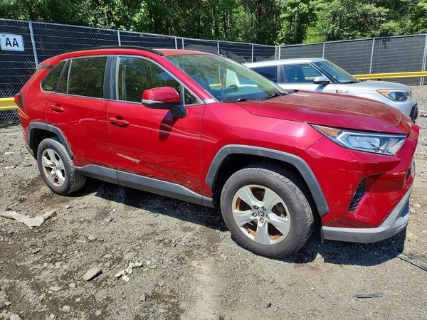 2019 TOYOTA RAV4 XLE / XLE Premium 4WD — Passenger 3/4