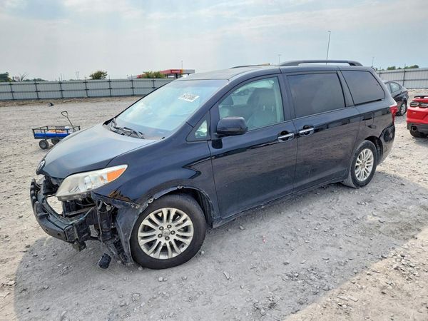 2016 TOYOTA SIENNA