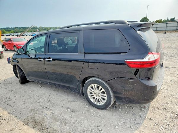 2016 TOYOTA SIENNA
