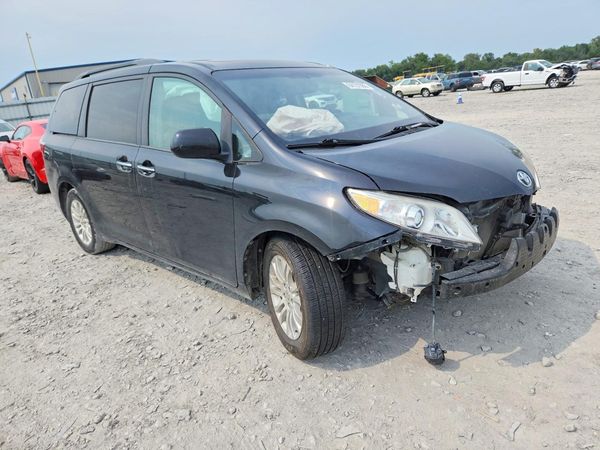 2016 TOYOTA SIENNA