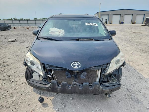 2016 TOYOTA SIENNA