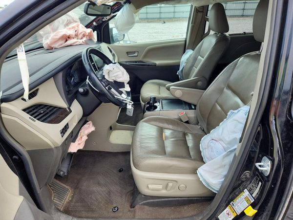 2016 TOYOTA SIENNA