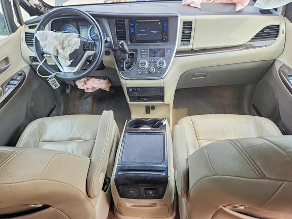 2016 TOYOTA SIENNA