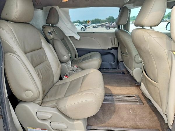 2016 TOYOTA SIENNA