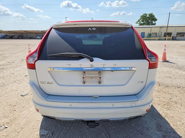 2015 VOLVO XC60 Platinum (non R design)
