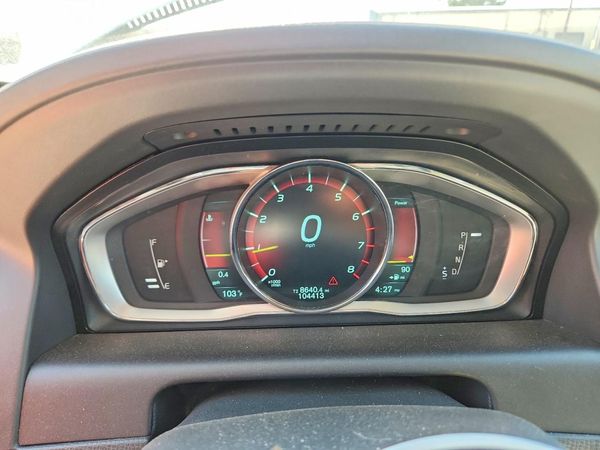 2015 VOLVO XC60 Platinum (non R design)