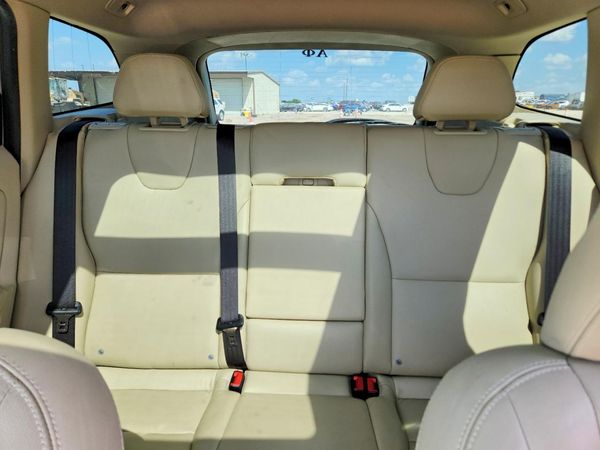 2015 VOLVO XC60 Platinum (non R design)