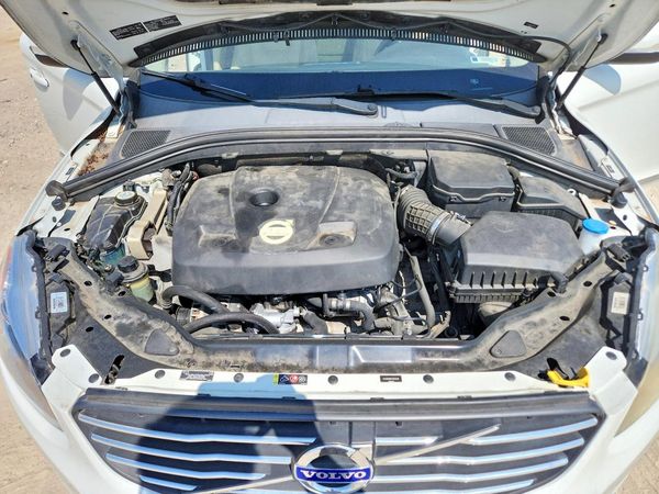 2015 VOLVO XC60 Platinum (non R design)