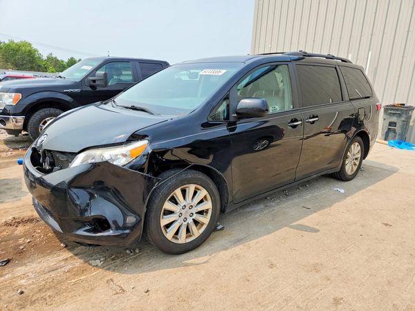 2015 TOYOTA SIENNA