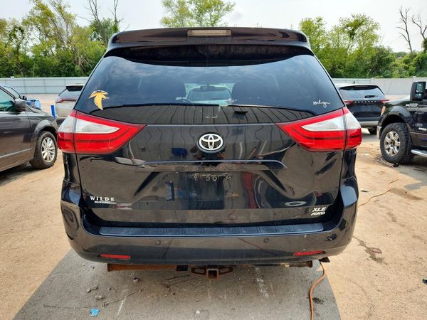 2015 TOYOTA SIENNA