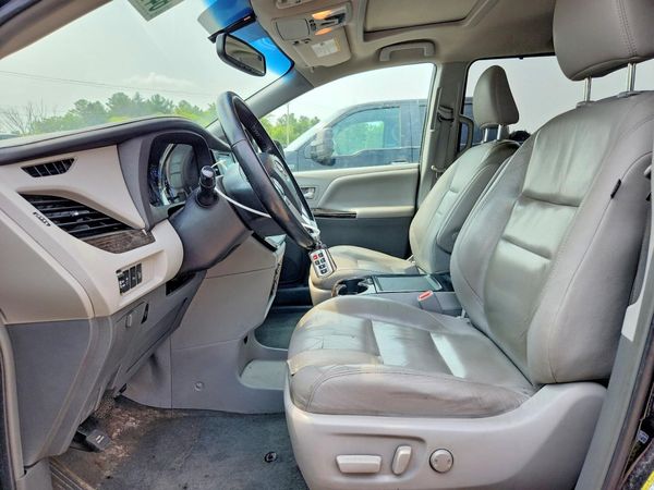 2015 TOYOTA SIENNA