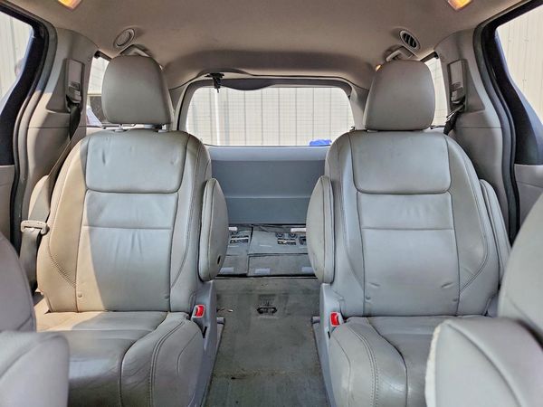 2015 TOYOTA SIENNA