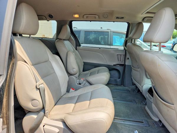 2015 TOYOTA SIENNA