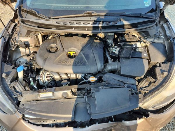 2012 HYUNDAI ELANTRA