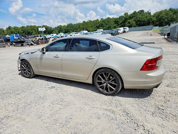 2018 VOLVO S90 Momentum