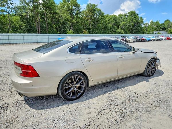 2018 VOLVO S90 Momentum