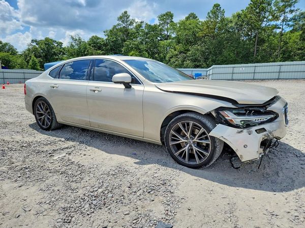 2018 VOLVO S90 Momentum
