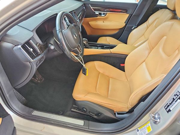 2018 VOLVO S90 Momentum