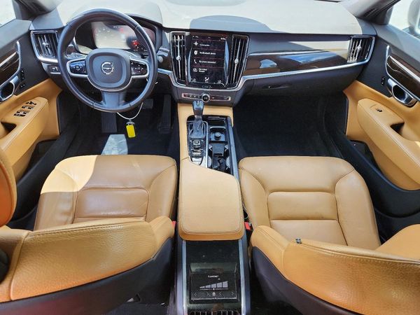 2018 VOLVO S90 Momentum