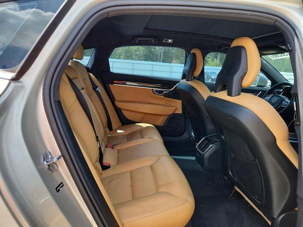 2018 VOLVO S90 Momentum