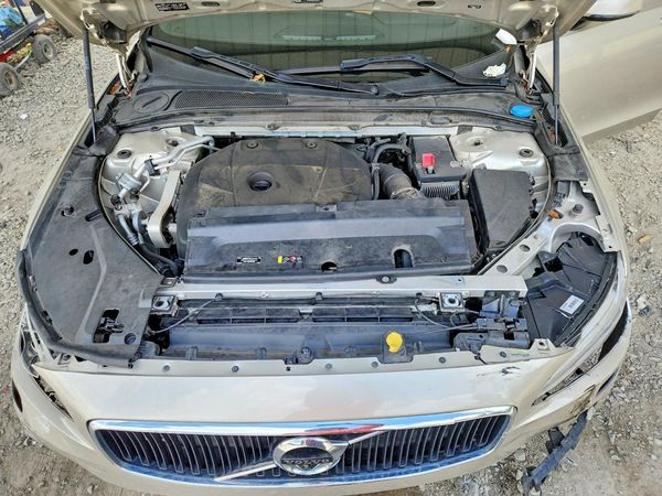 2018 VOLVO S90 Momentum