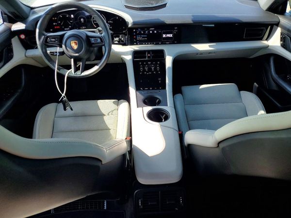 2021 PORSCHE TAYCAN