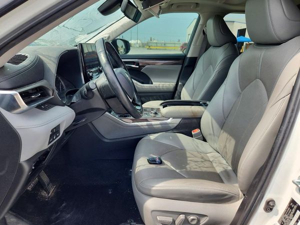 2022 TOYOTA HIGHLANDER Limited