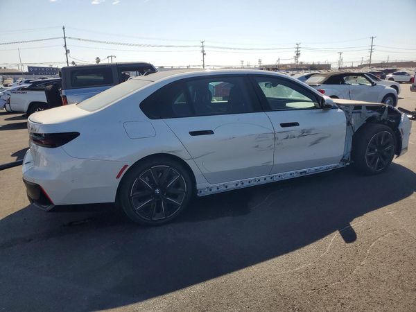 2025 BMW 740