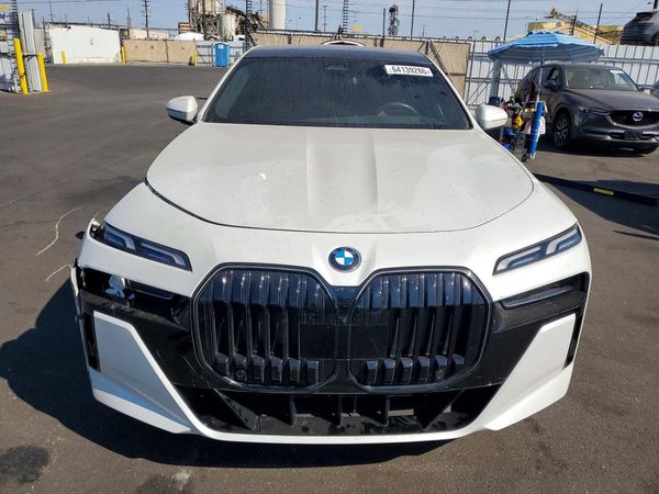 2025 BMW 740