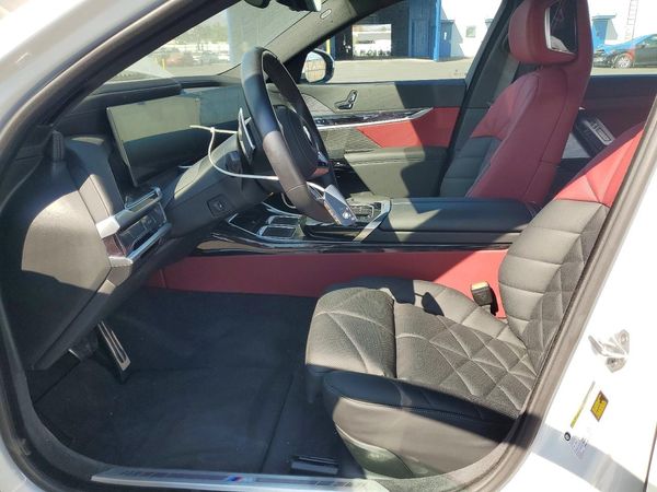 2025 BMW 740